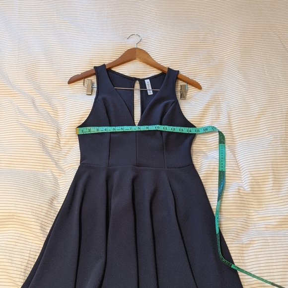 EUC Aritzia navy v-neck skater dress - Picture 4 of 8
